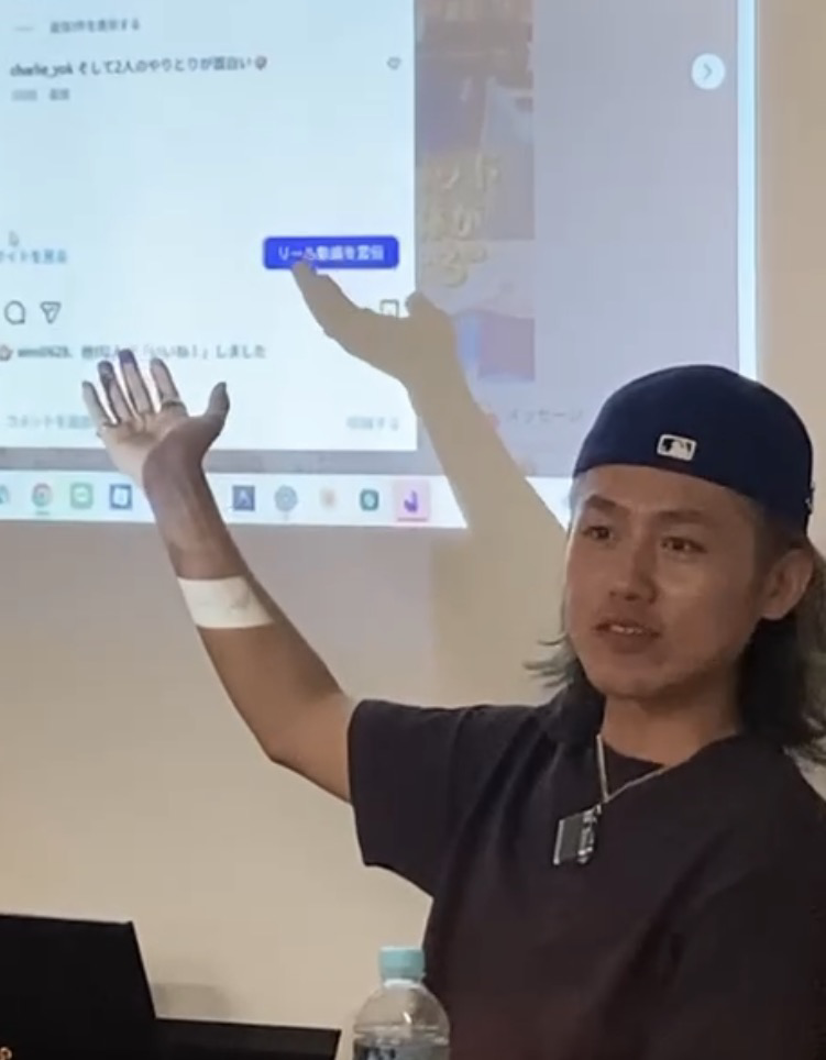 講演で説明するベンテク